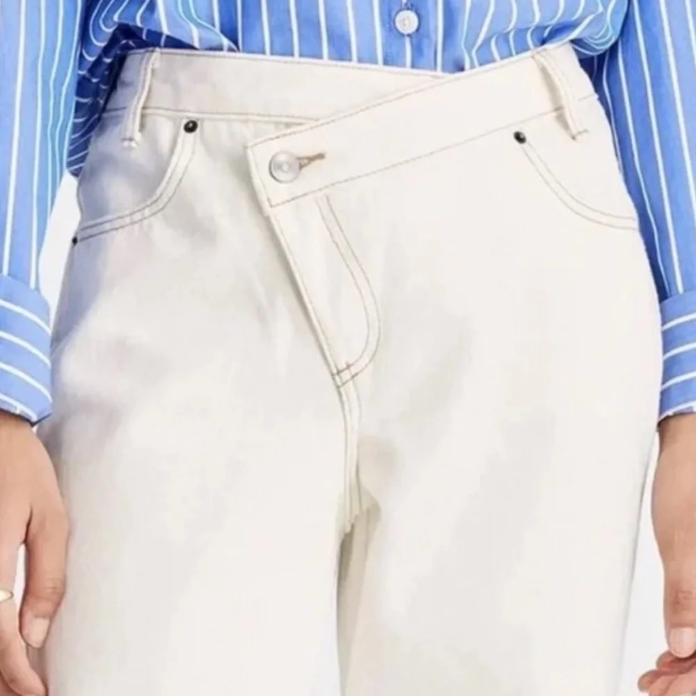 Asymmetrical Jeans !
